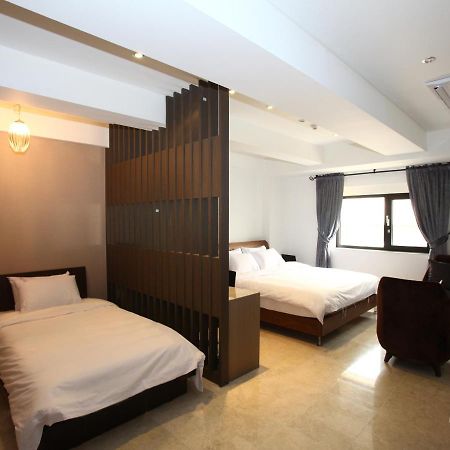 Suwon Reve Hotel Bagian luar foto
