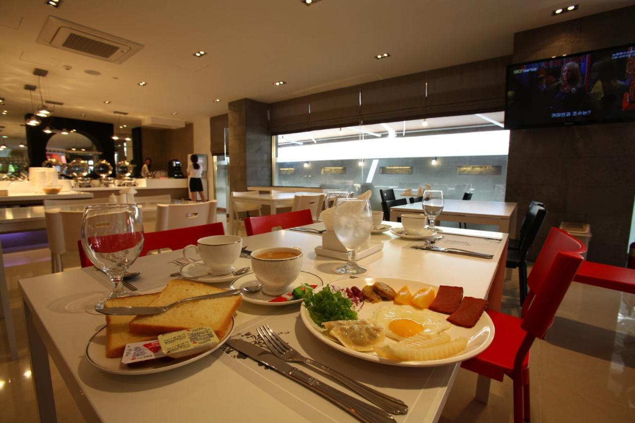 Suwon Reve Hotel Bagian luar foto