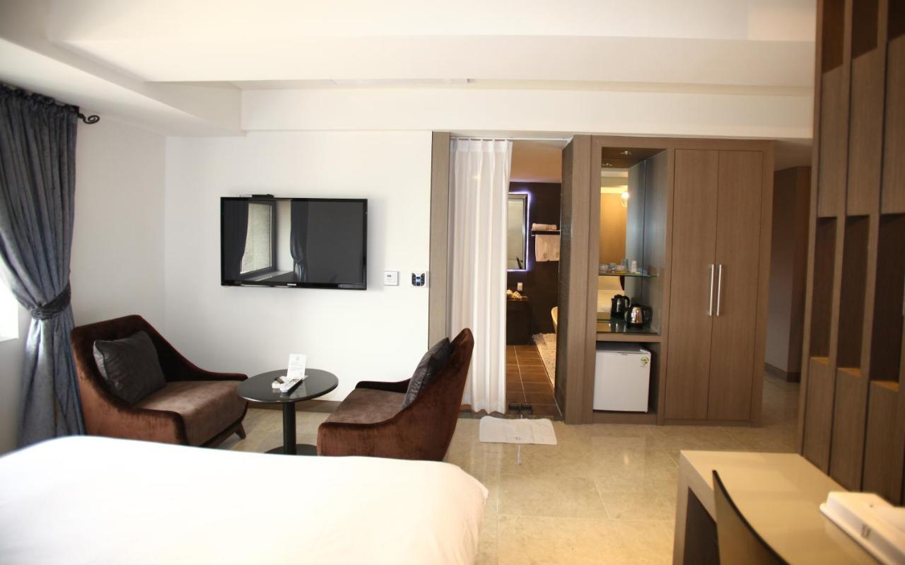 Suwon Reve Hotel Bagian luar foto