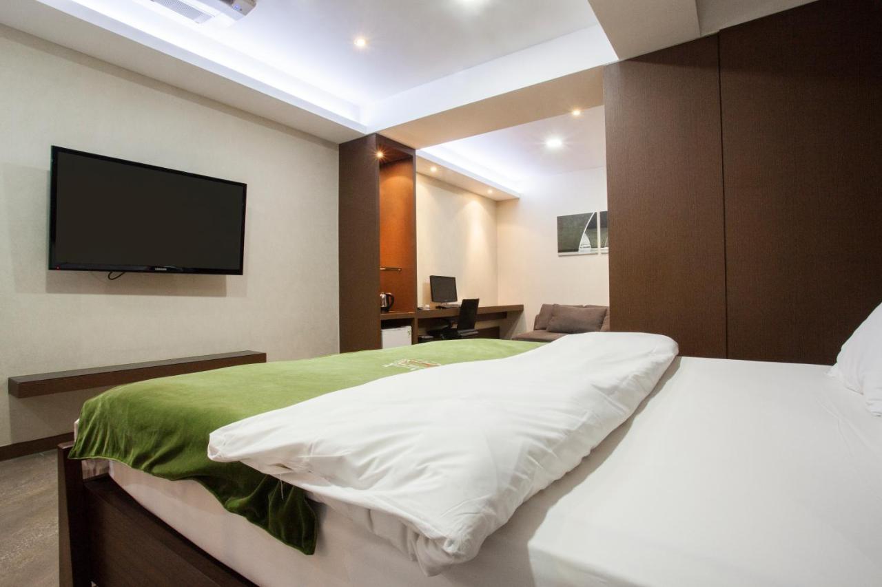 Suwon Reve Hotel Bagian luar foto