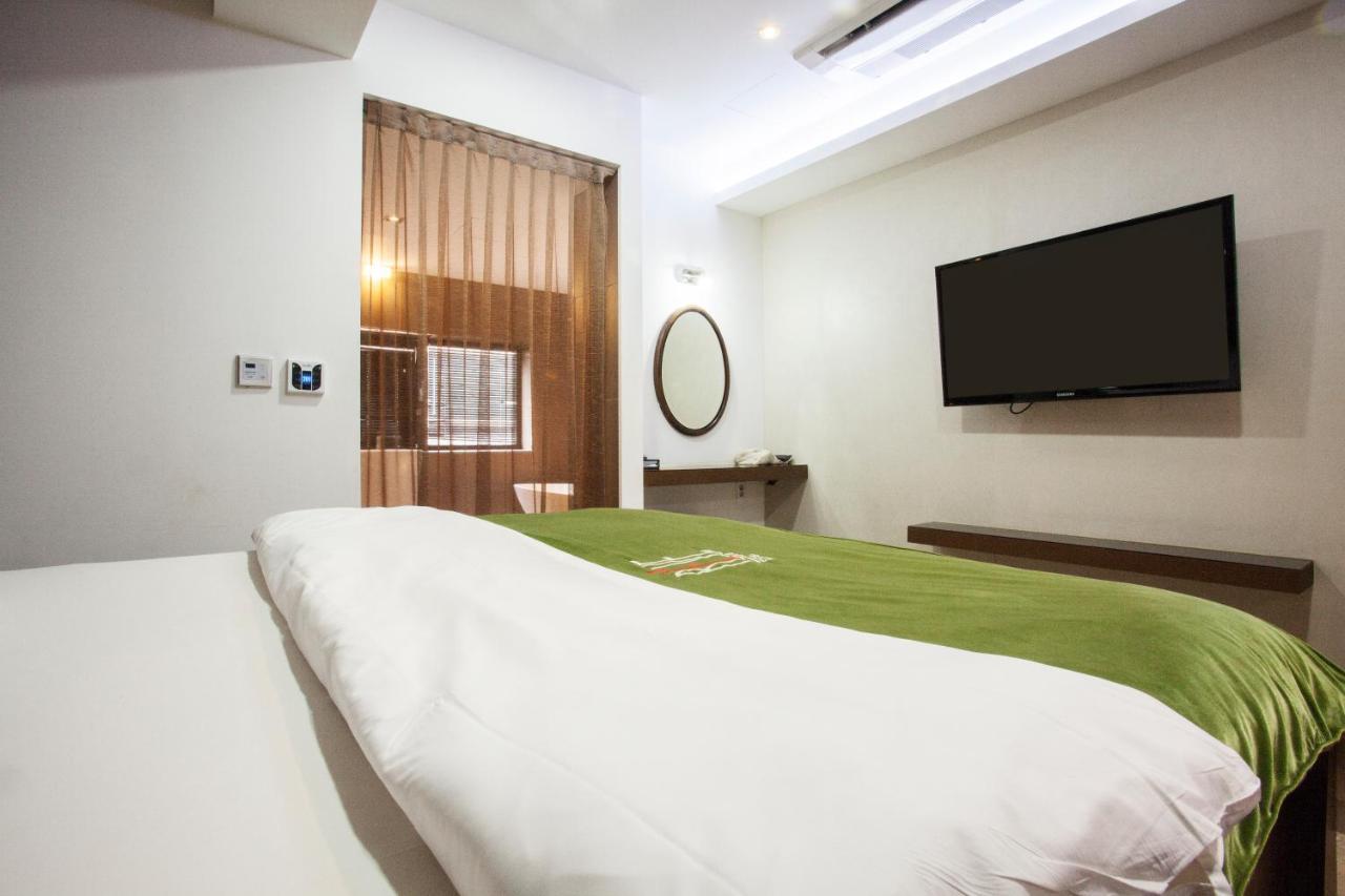 Suwon Reve Hotel Bagian luar foto
