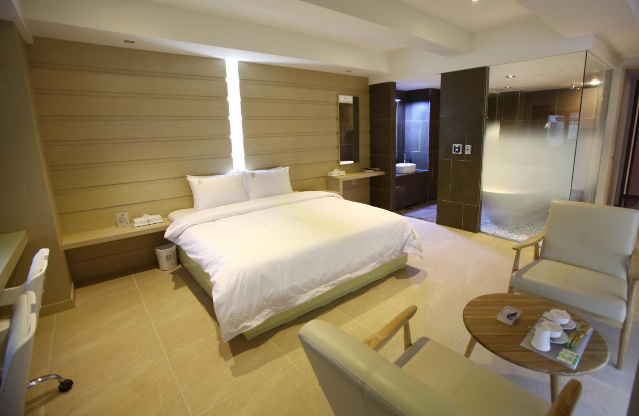 Suwon Reve Hotel Bagian luar foto