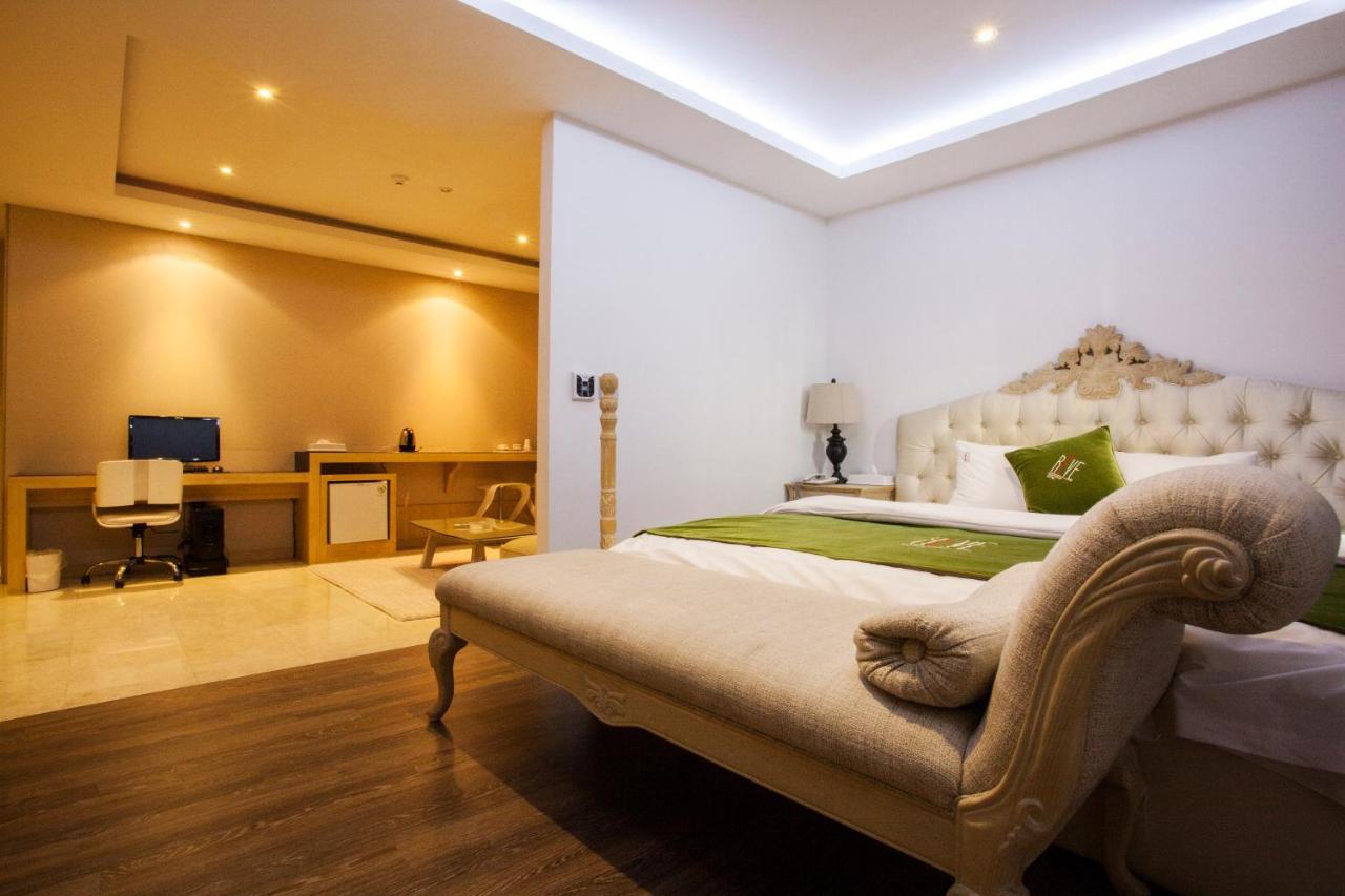 Suwon Reve Hotel Bagian luar foto