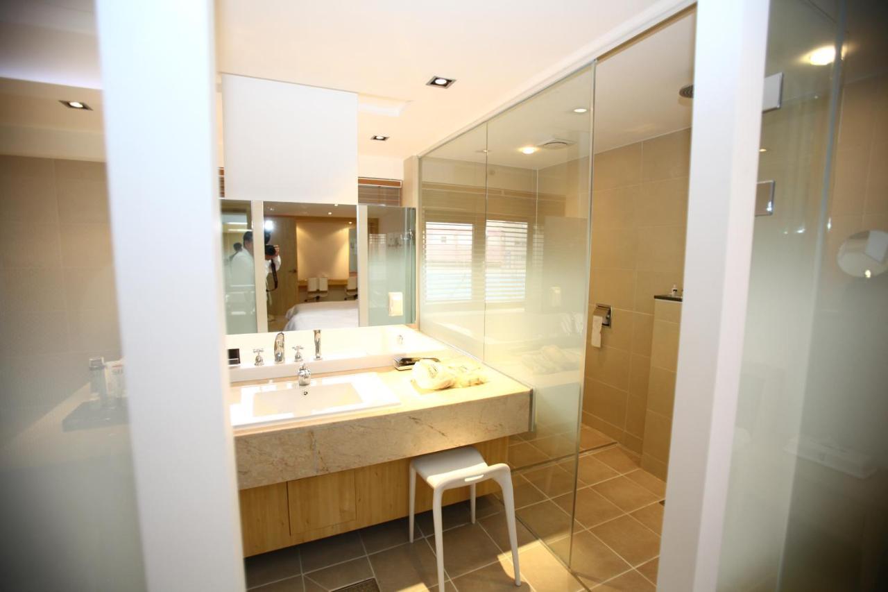 Suwon Reve Hotel Bagian luar foto