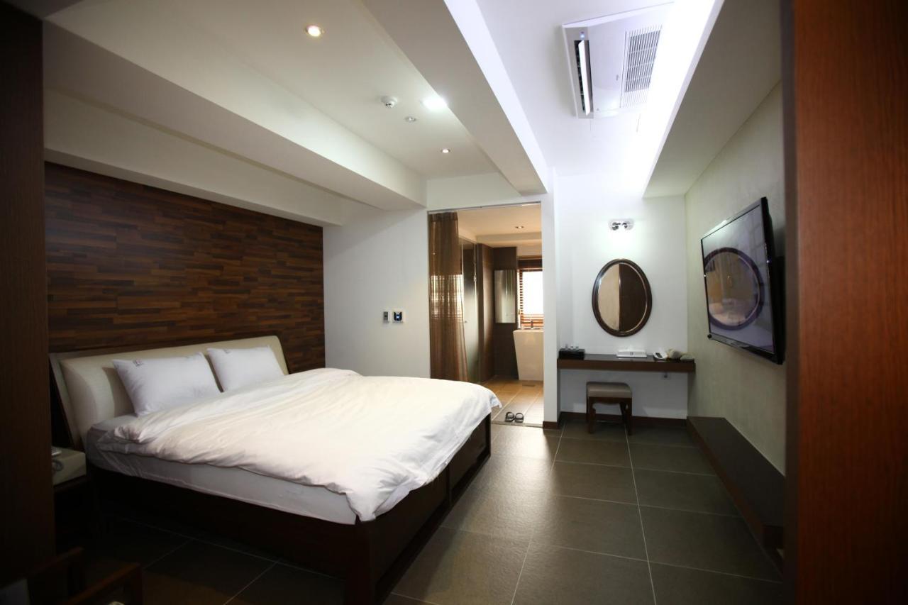 Suwon Reve Hotel Bagian luar foto
