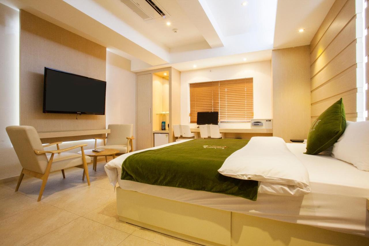 Suwon Reve Hotel Bagian luar foto